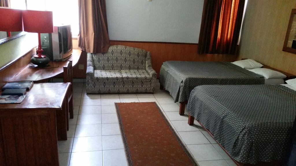 SAFFANA hôtel Douala Quarto foto