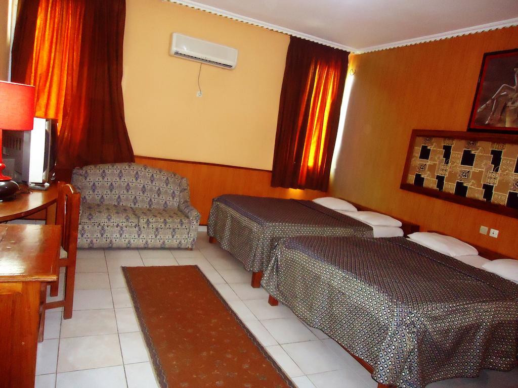 SAFFANA hôtel Douala Quarto foto